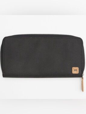 Ten tree Womens Black Zip Wallet with Leather Accent
NWT